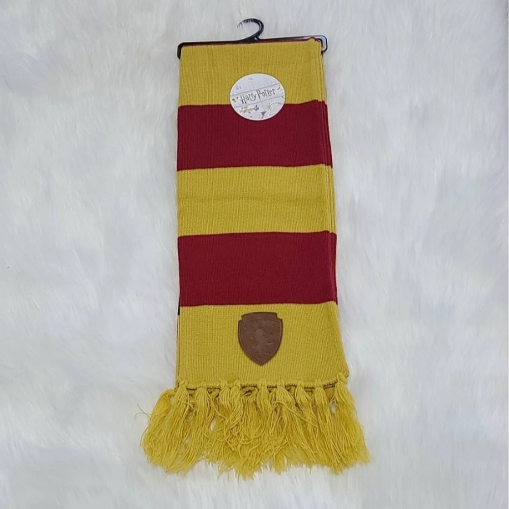 Warner Brothers Harry Potter Gryffindor Scarf